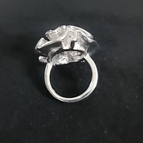 Large Gaudi FlowerCocktail Ring - Picture 4 of 7